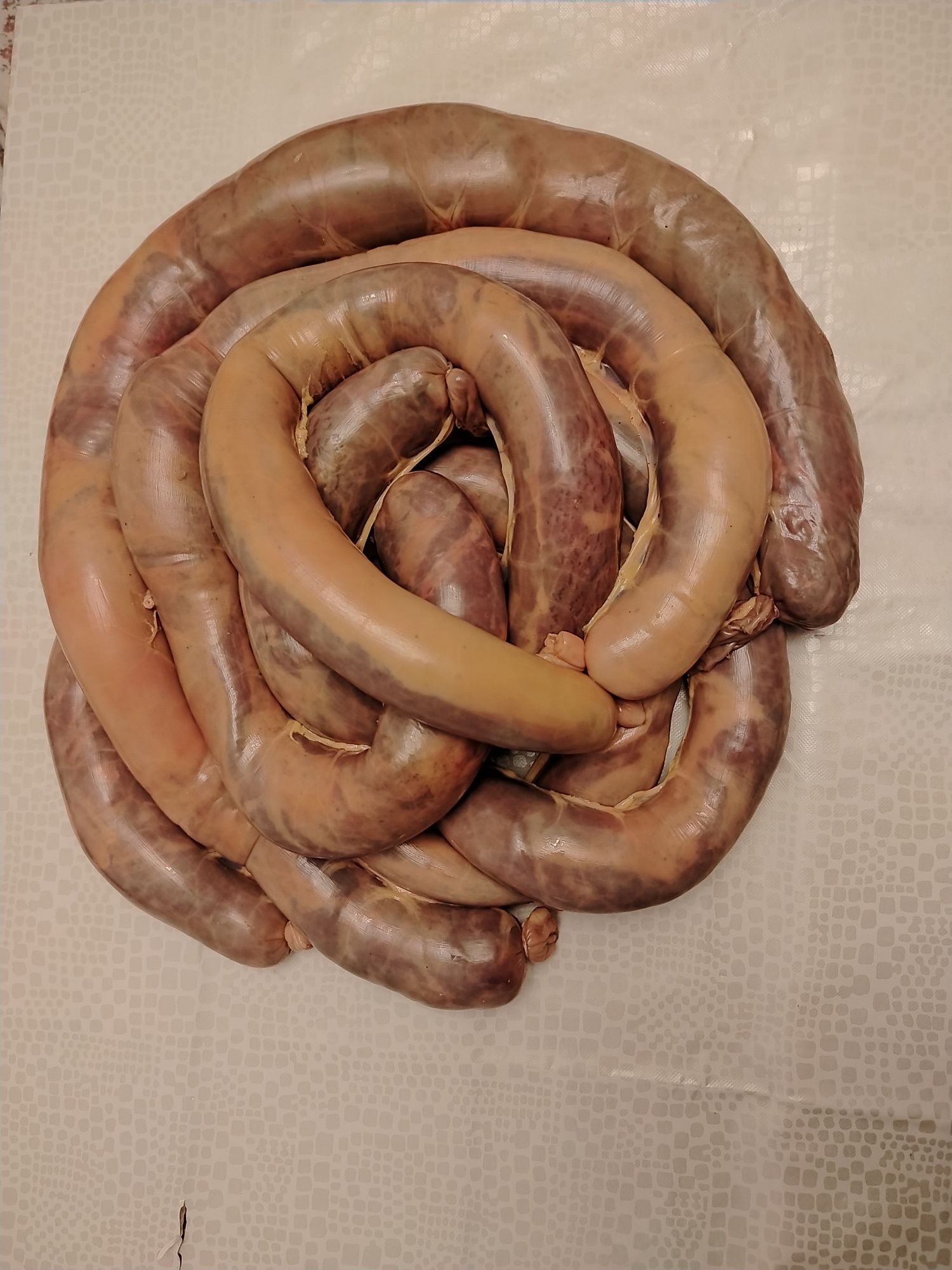 Продаётся с доставкой по Астане казы, шужык и мясо конины.