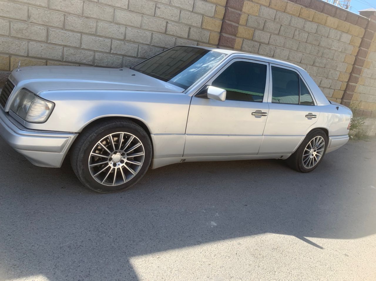 Мерседес W124! AMG бампер порог обвес ешка фара туманник молдинг