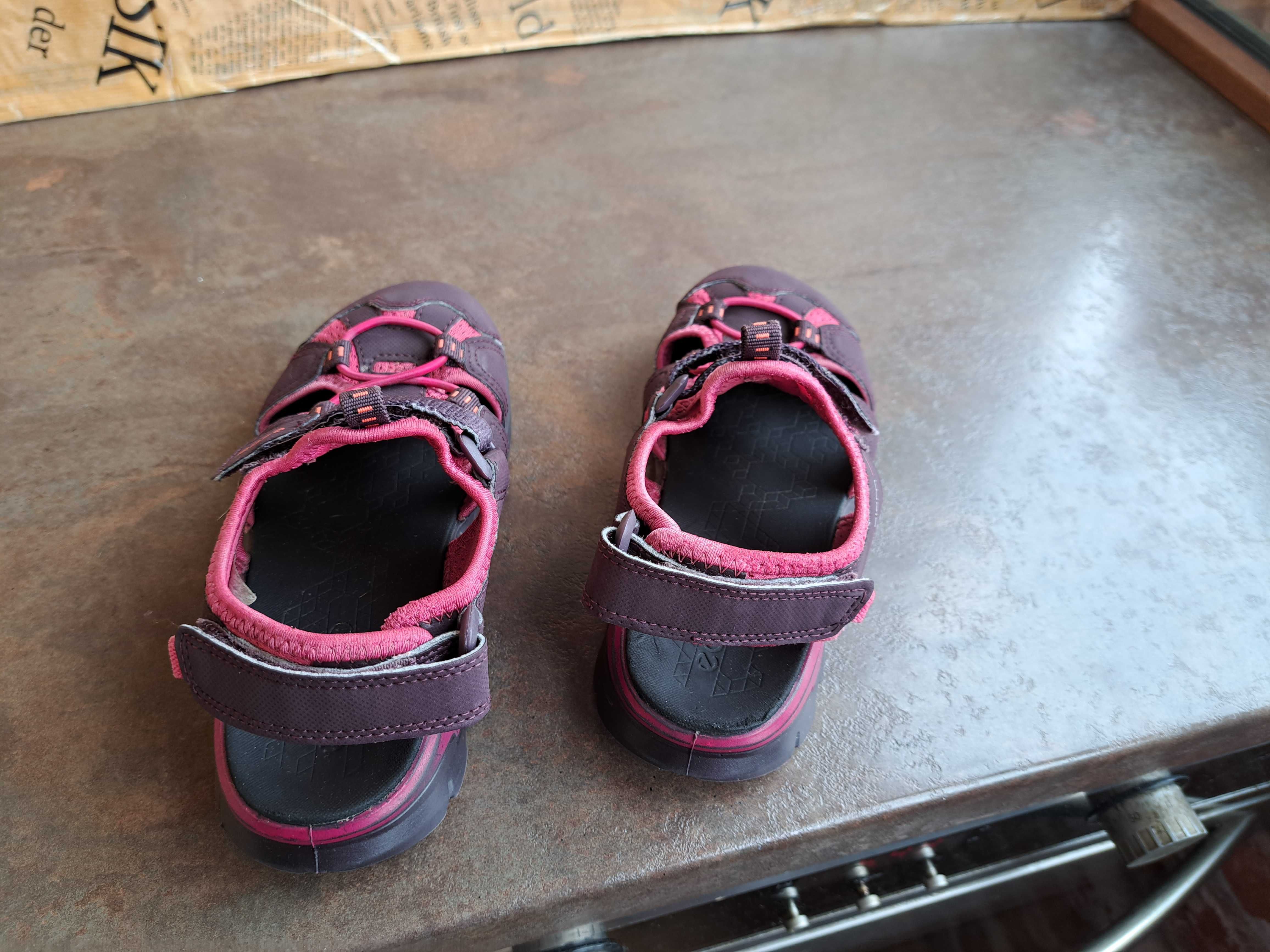 №31 ECCO
-сандали,летни отворени обувки