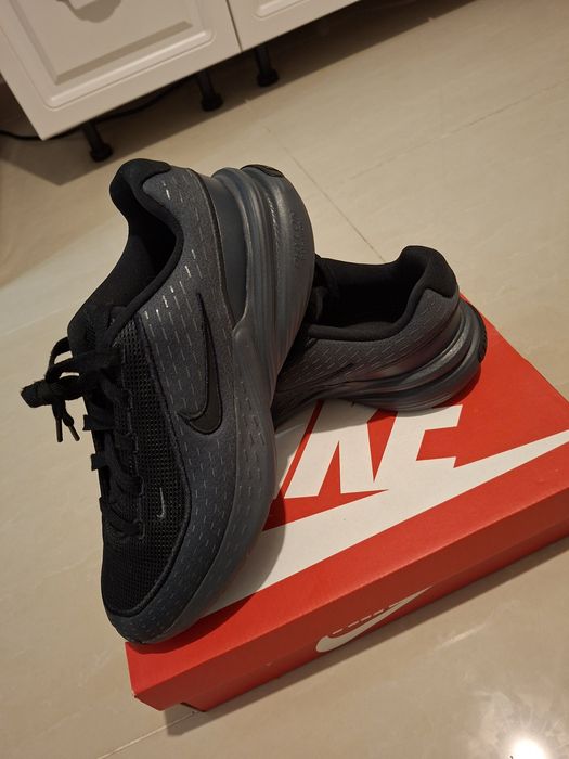 Adidasi nike uplift sc