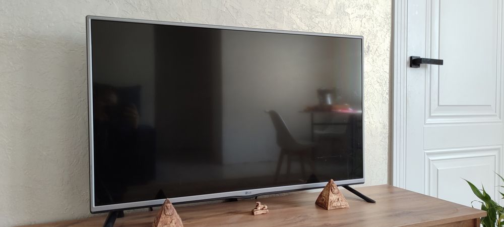Телевизор LG LED , 42" (106 см), (42LF550V)