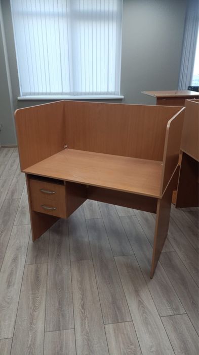 Продам офисные столы и кресла