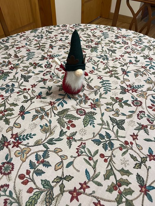 Коледна , красива покривка