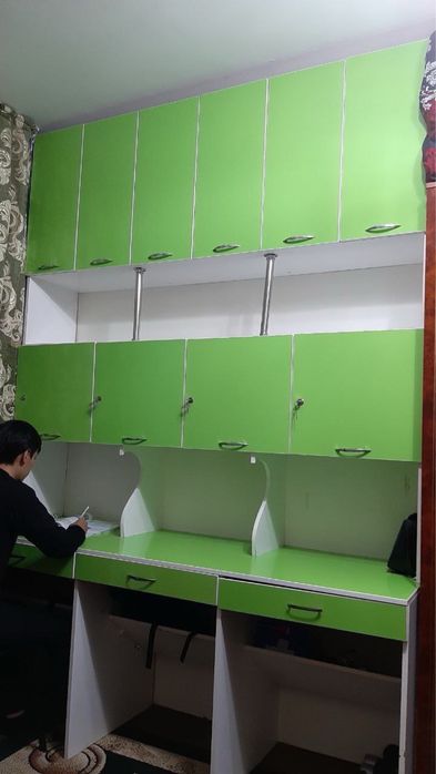 Dars qilish uchun shkaf