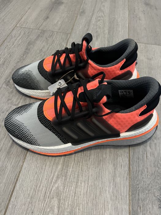 Vând adidasi Sportswear