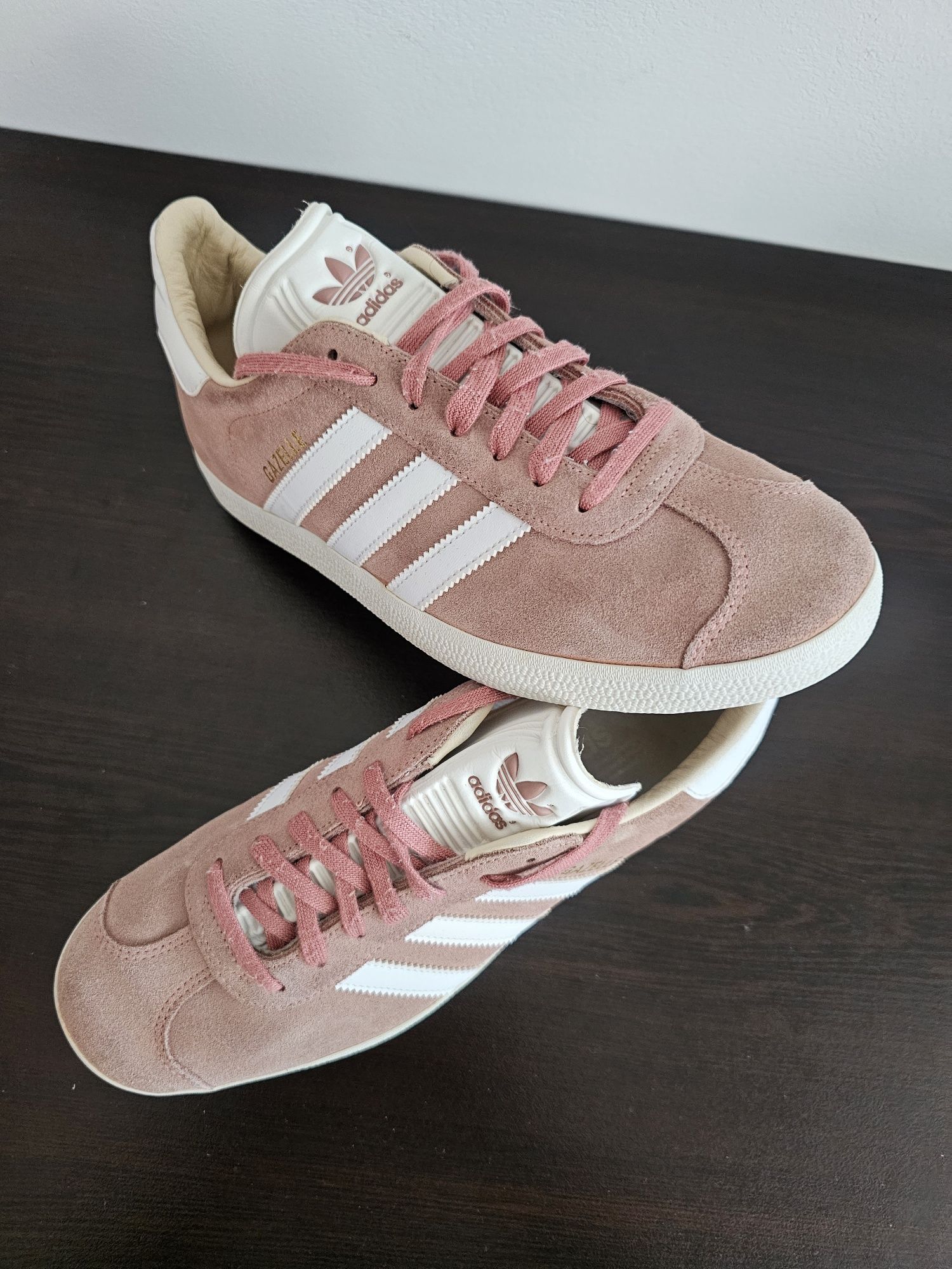 Adidas Gazelle номер 40