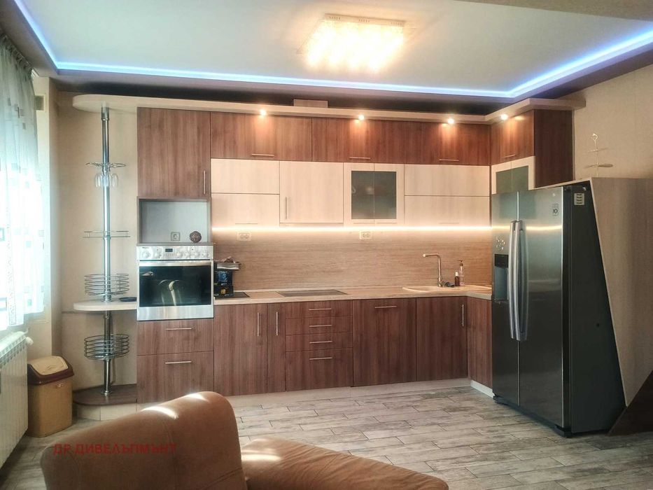 Продава 4-СТАЕН
град София, Оборище
