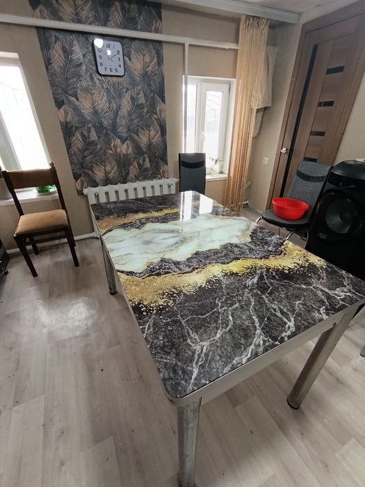 Продам стол кухонный