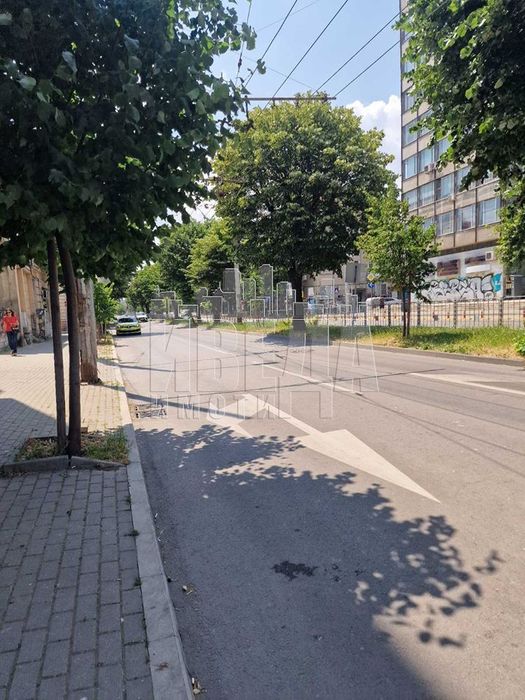 Дава се под наем Магазин в Варна, Общината - 25 кв.м за 306 € - Снимка #1