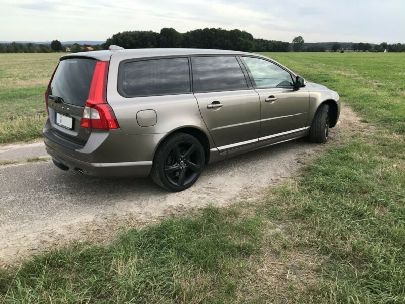 НА ЧАСТИ! Volvo V70 D5 2.4 D 184 кс. комби климатик лети джанти