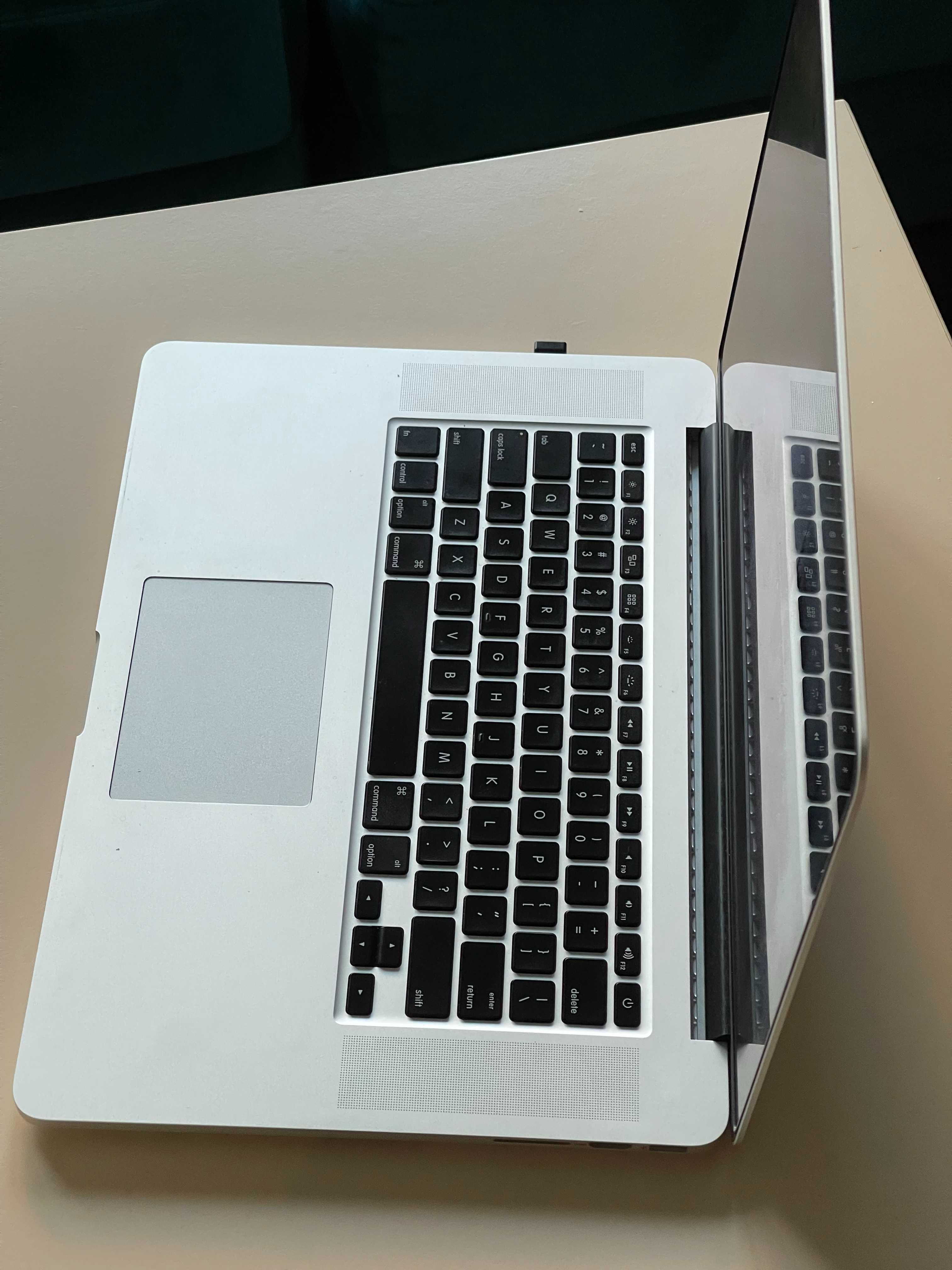 MacBook Pro 15” Retina – i7, 16GB RAM, 256GB SSD