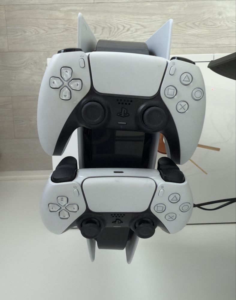 PS5 (PlayStation 5) + 2 controllere + FC24 (disc) + Cutie
