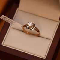 Нежное женское золотое кольцо AU585