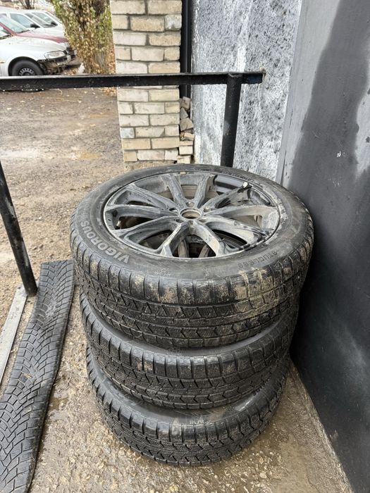 Продам зимний шины липучка 235/55/19