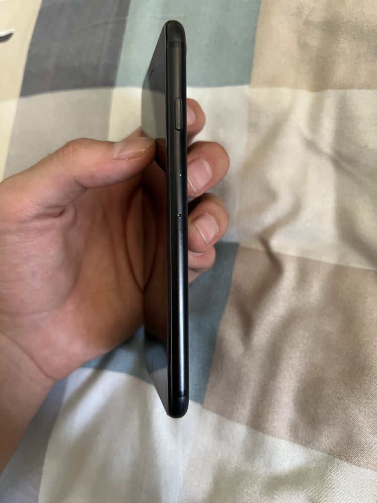 Iphone 7 zor xolatda srochno sotiladi