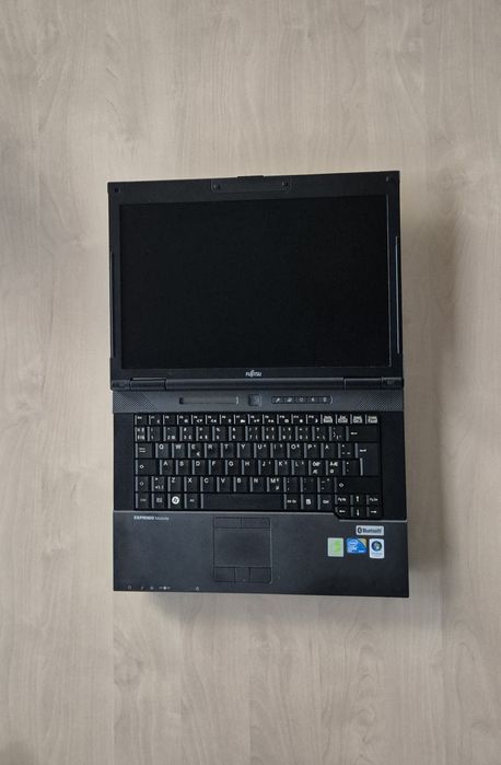 Лаптоп Fujitsu Esprimo M118D