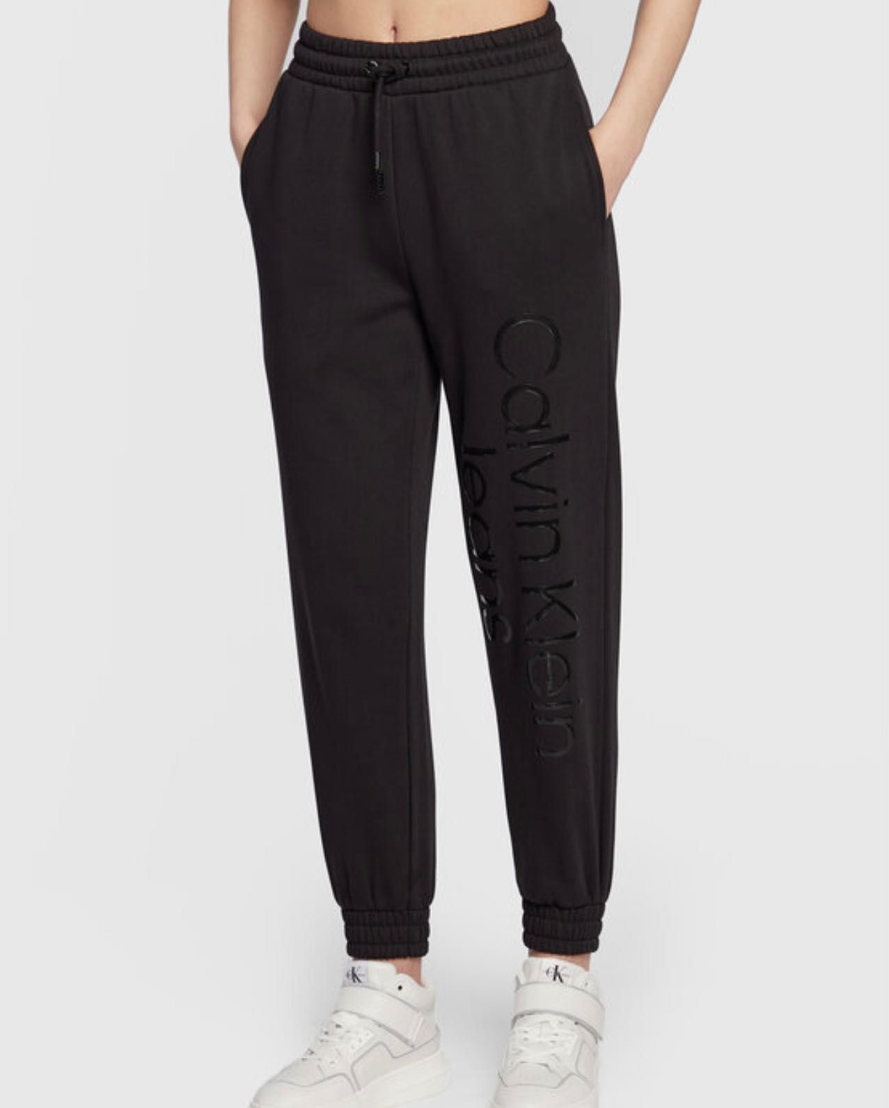 Дамски Екип от две части на Calvin Klein