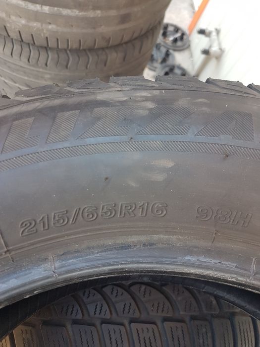Зимни гуми 4 броя BRIDGESTONE Blizzak LM80 215 65 R16 дот 4915