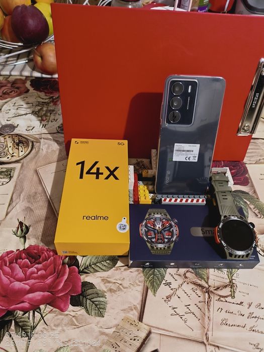 Smartphone REALME 14X și smartwatch army cu lanterna