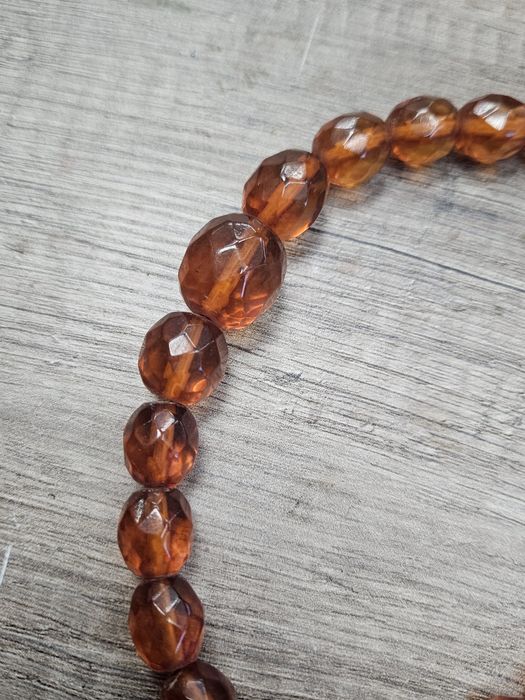 Кехлибарени стари  гердани.