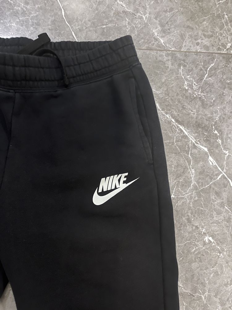 Оригинално долнище Nike