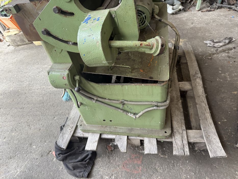 Utilaj de taiat profile metalice