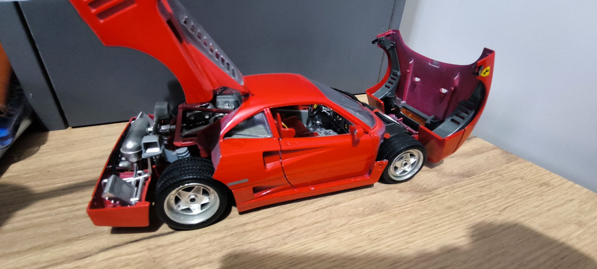 Модель 1:18 Ferrari F40 (1987)