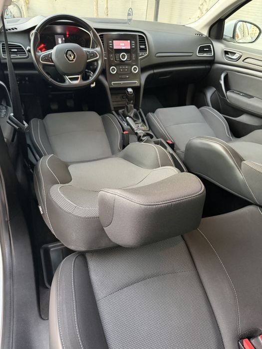 Renault Megane Berlina facelift 06.2021 1.3 Benzina 140 CP 71.700 km