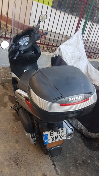 Dezmembrez scuter yamaha xmax 250