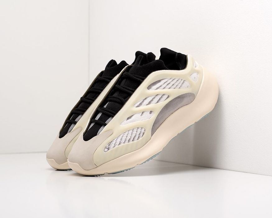 Adidas yeezy boost 700 V3