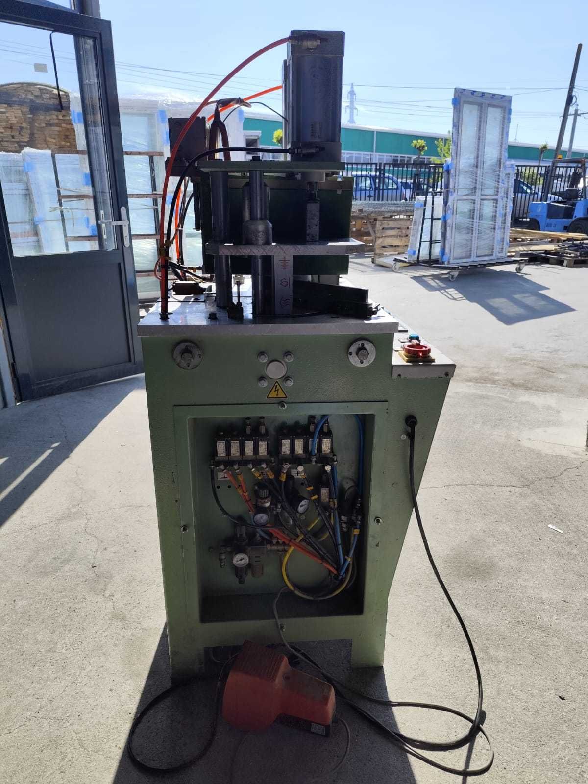 Utilaj se sudura U-R-B-A-N AKS 1020