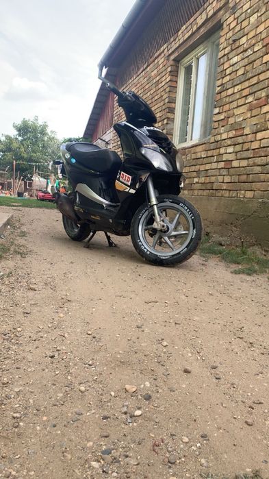 Vând scuter piaggio nrg power 80cc