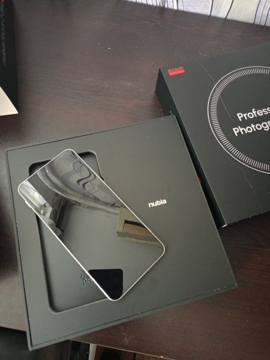 Смартфон  ZTE nubia focus 2 ultra 8/512 GB