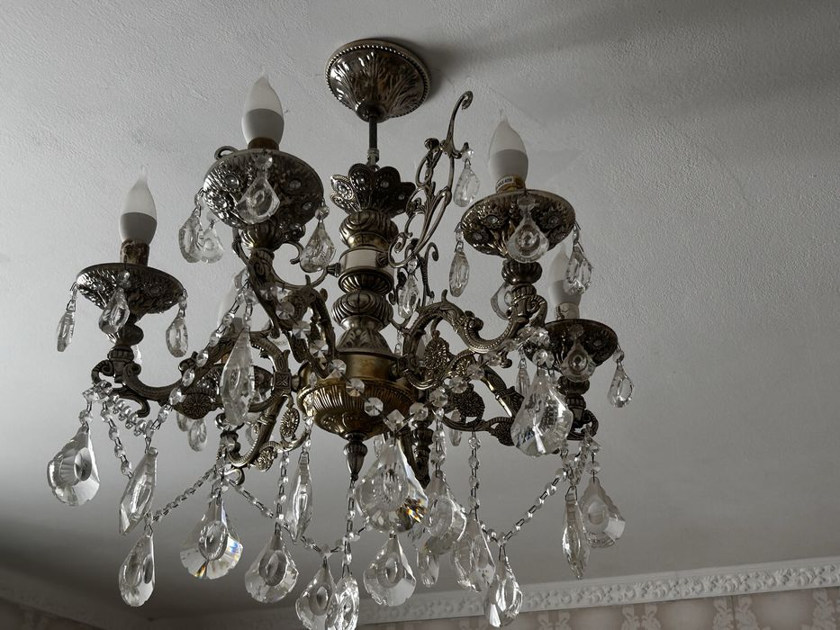 Продам люстру 6 лампочек