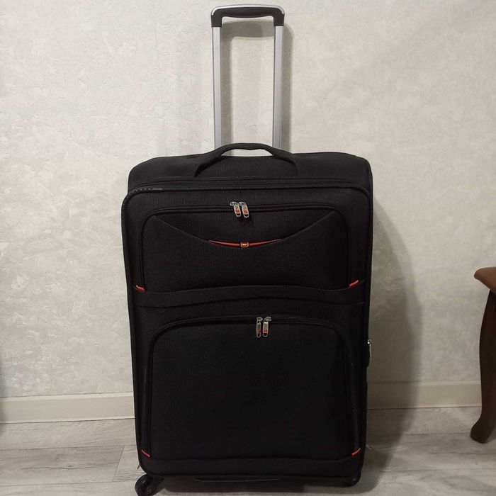 Продам новый чемодан размер L