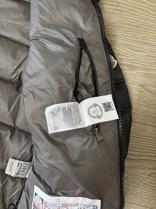 Vând geaca Moncler Maya Puffer . Preț negociabil