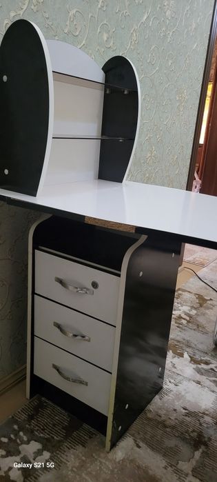 Маникюрный стол  за 450тыс исползованный