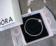 Bratara Pandora cu 2 charm-uri