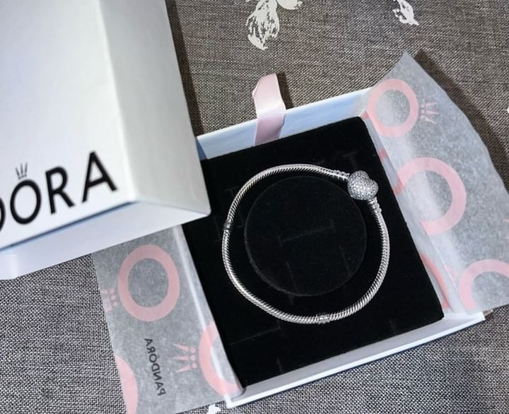 Bratara Pandora cu 2 charm-uri