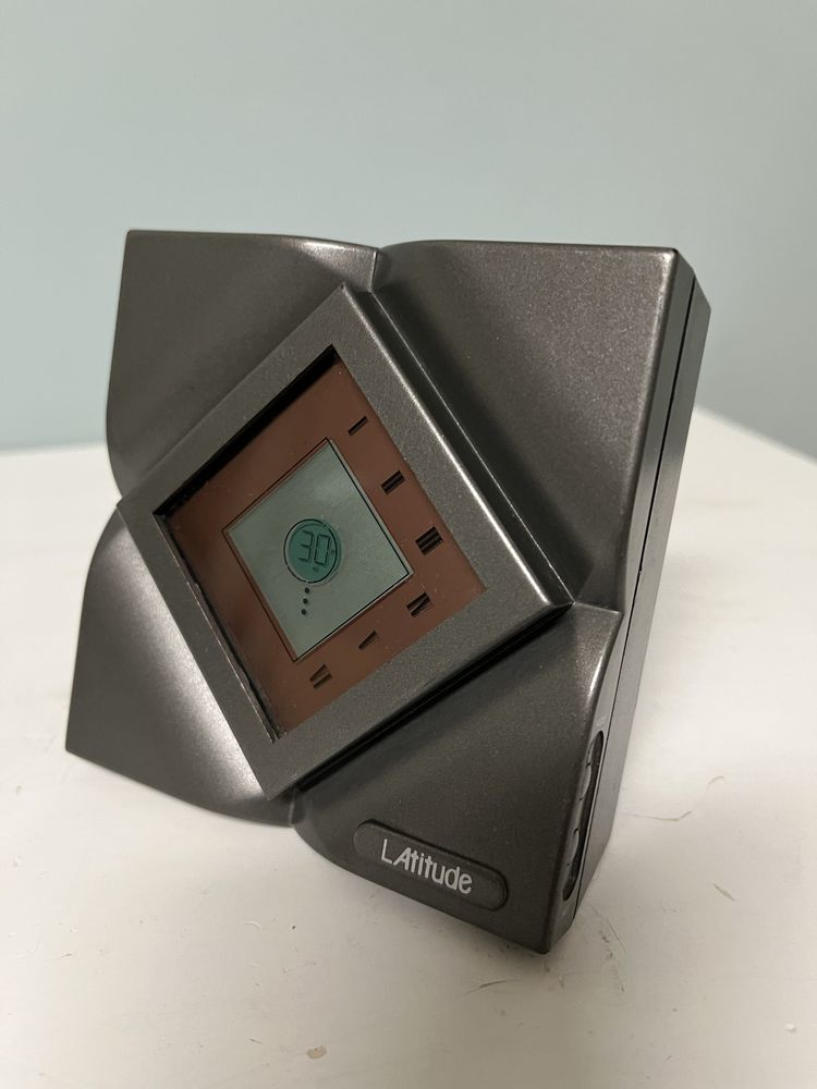Llatitude екектронен часовник римски дигитални цифри