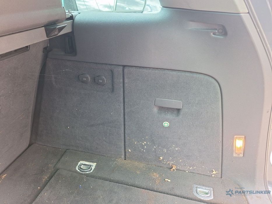 Panou capitonaj lateral portbagaj dreapta VOLKSWAGEN TOUAREG 7LA, 7L6, 7L7 2002 - 2013  7L6867038CB