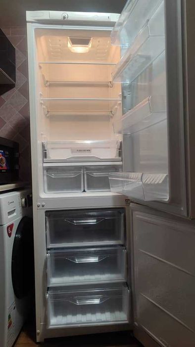Холодильник Indesit