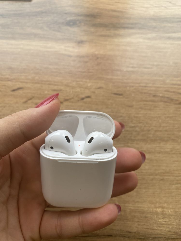 Продаются Airpods