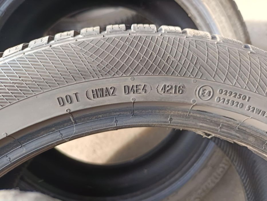 245/45/19 4броя Continental Winter Contact.Гумите са в перфектно състо