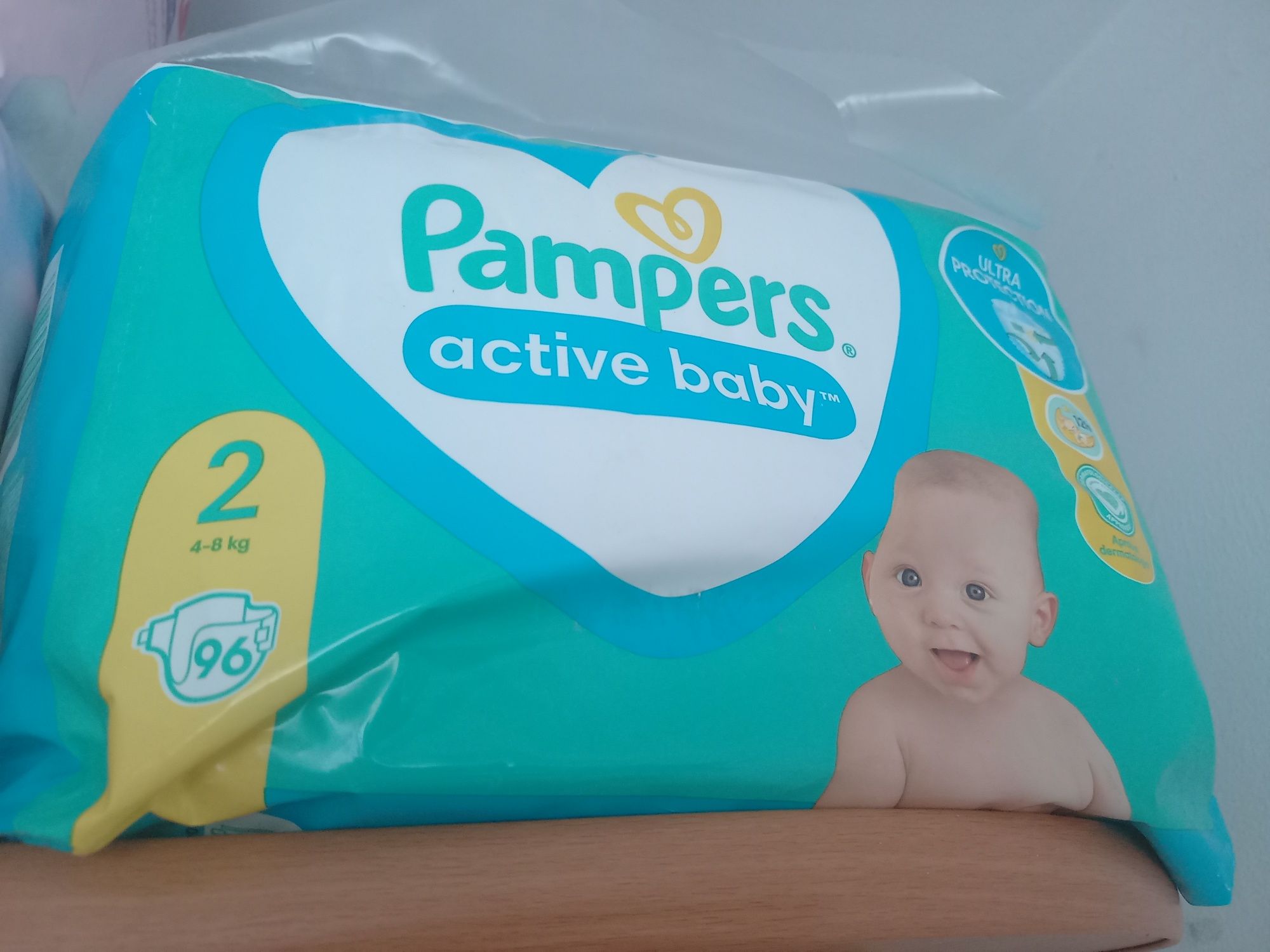 Vând suzete ,pampers nr 2 și biberoane
