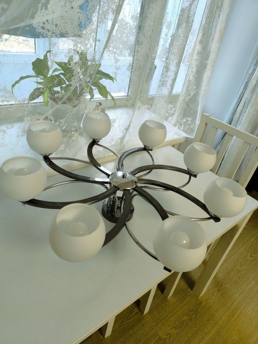 Продам Люстру в Гостиную