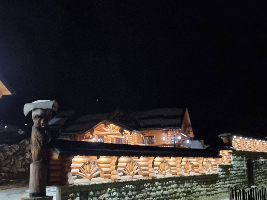 Case cabane din lemn rotund bustean