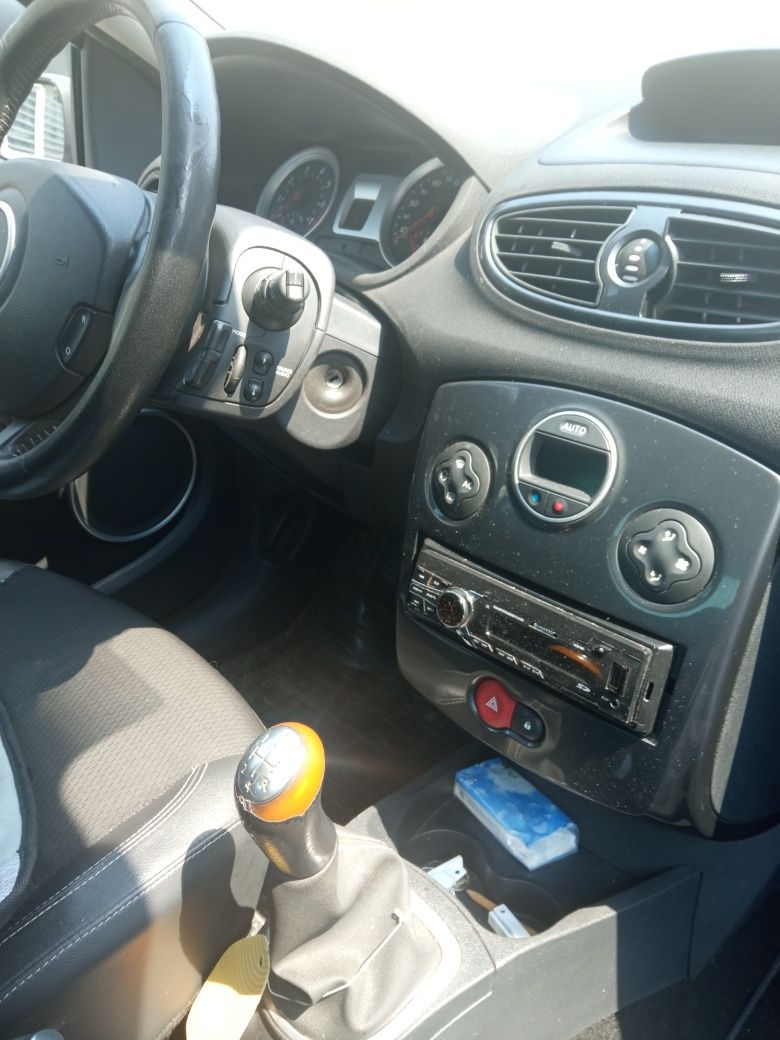 Vând Renault Clio