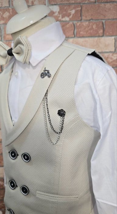 Елегантни детски костюми – стил и класа за малки джентълмени!