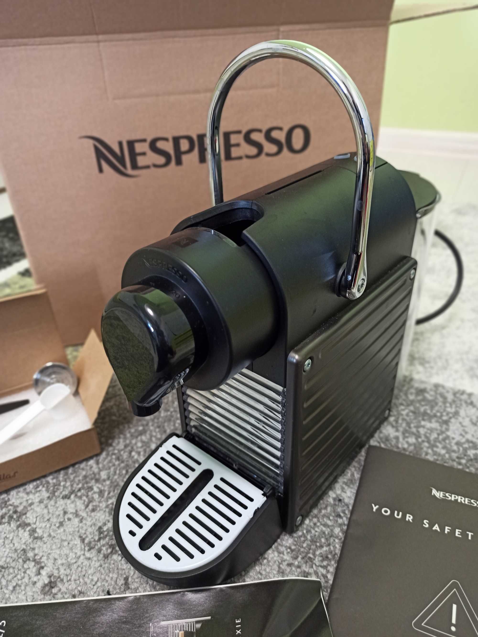 Продавам кафе машина Nespresso С 61